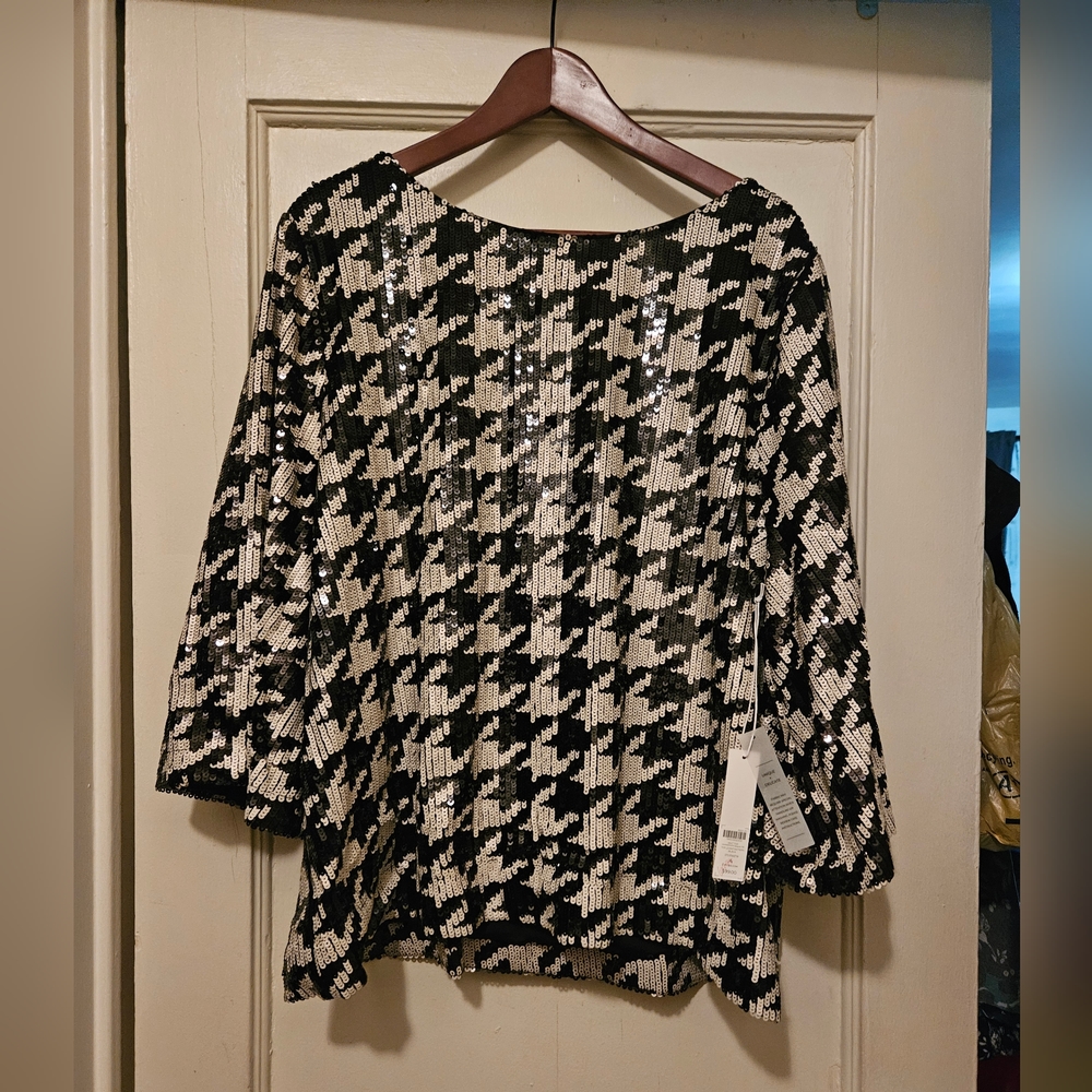 Women Blk and white Sequin sweater